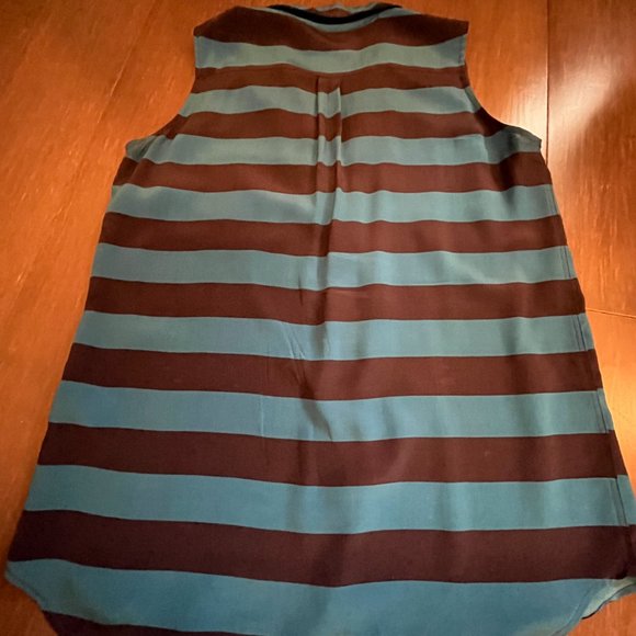 Equipment Silk Sleeveless Blue Top - Picture 16 of 16